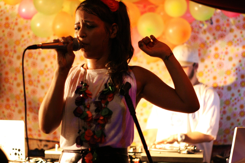 Flora Matos na Rolling Stone: rap feminino em circulação